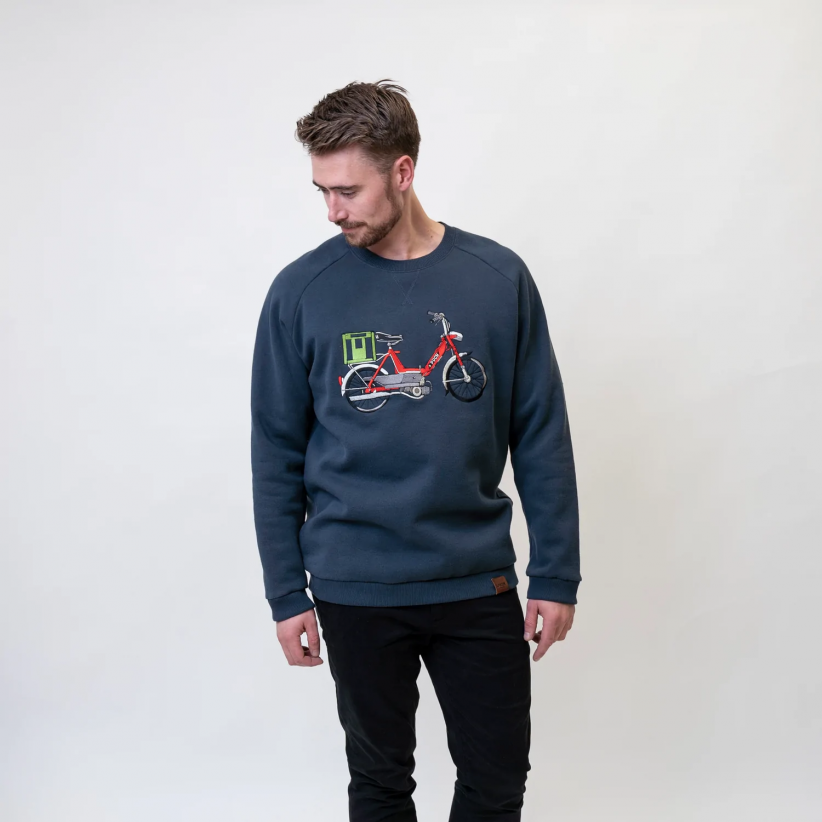 LAKORREDPUCHSWEATSHIRTINAVY-01