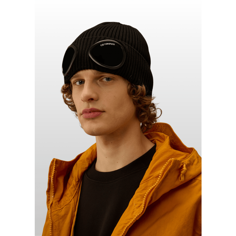 CPCompanyStrikhueCottonGoggleBeanieBlack-01