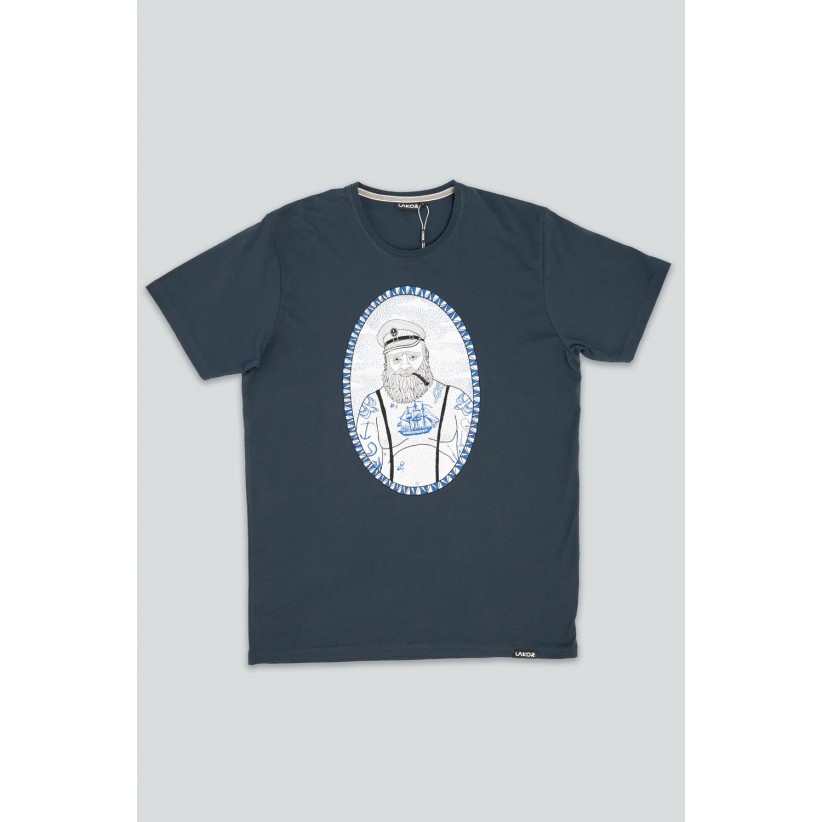 LAKOR, DAD BOD SAILOR T-SHIRT I NAVY 