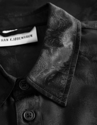 HAN KJØBENHAVN, SS BOXY SHIRT I SORT hankjbenhavnssboxyshirtisort-00