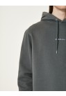 HAN KJØBENHAVN, SCRIPT HOODIE I GRÅ