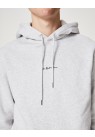 HAN KJØBENHAVN, SCRIPT HOODIE I LYS GRÅ