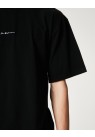 HAN KJØBENHAVN, SCRIPTS T-SHIRT I SORT